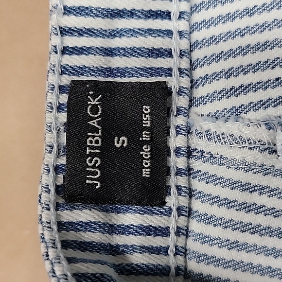 Just Black Size S Blue & White Striped Denim Mini Skirt, Raw/Frayed Hem, EUC - Picture 8 of 9